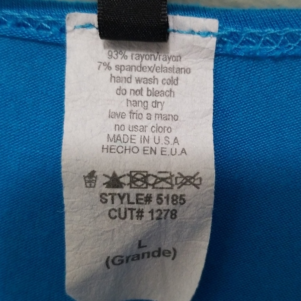 Brenda's peek-a-boo shoulder top - Picture 6 of 10